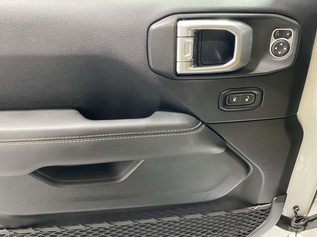 Used 2019 Jeep Wrangler Unlimited Sahara image 17