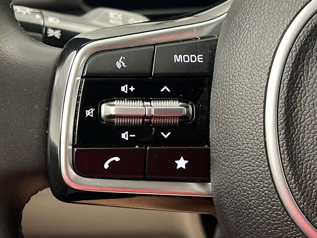 Used 2025 Kia Carnival image 56