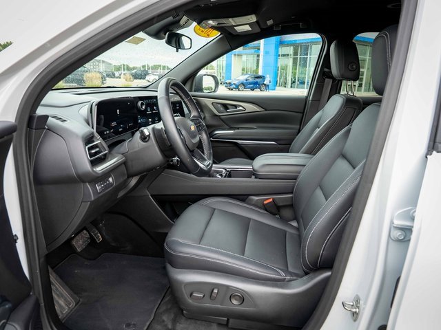 Used 2025 Chevrolet Traverse LT image 14