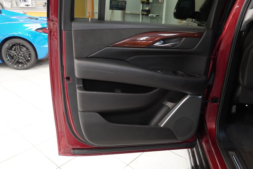 Used 2017 Cadillac Escalade ESV Luxury image 25