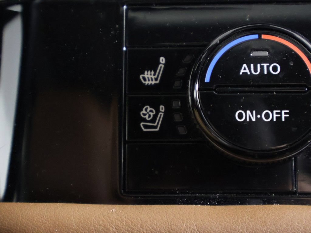 Used 2024 Nissan Pathfinder Platinum w/ Lighting Package (N93) AWD/4WD image 46