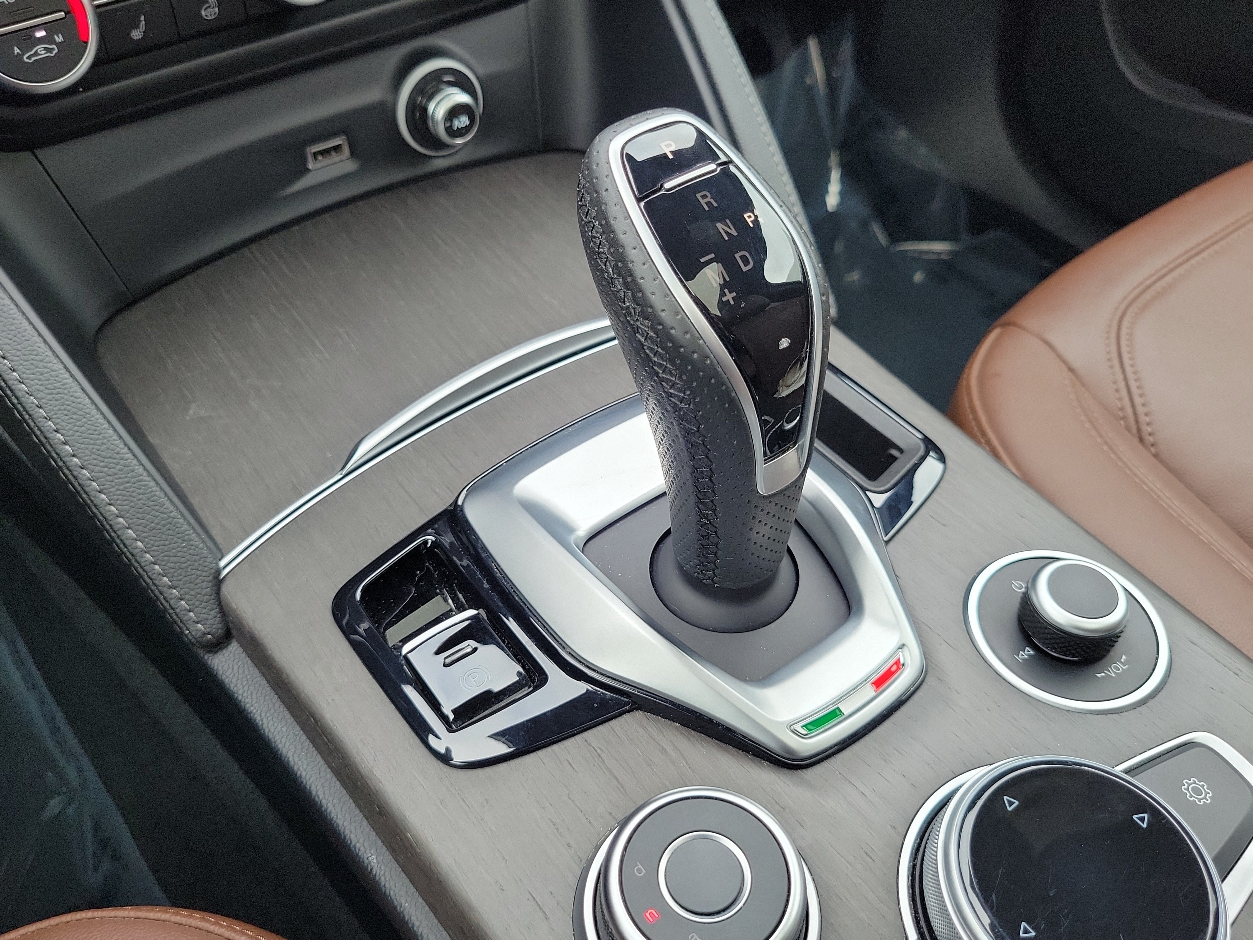 Used 2022 Alfa Romeo Stelvio Ti AWD/4WD image 23