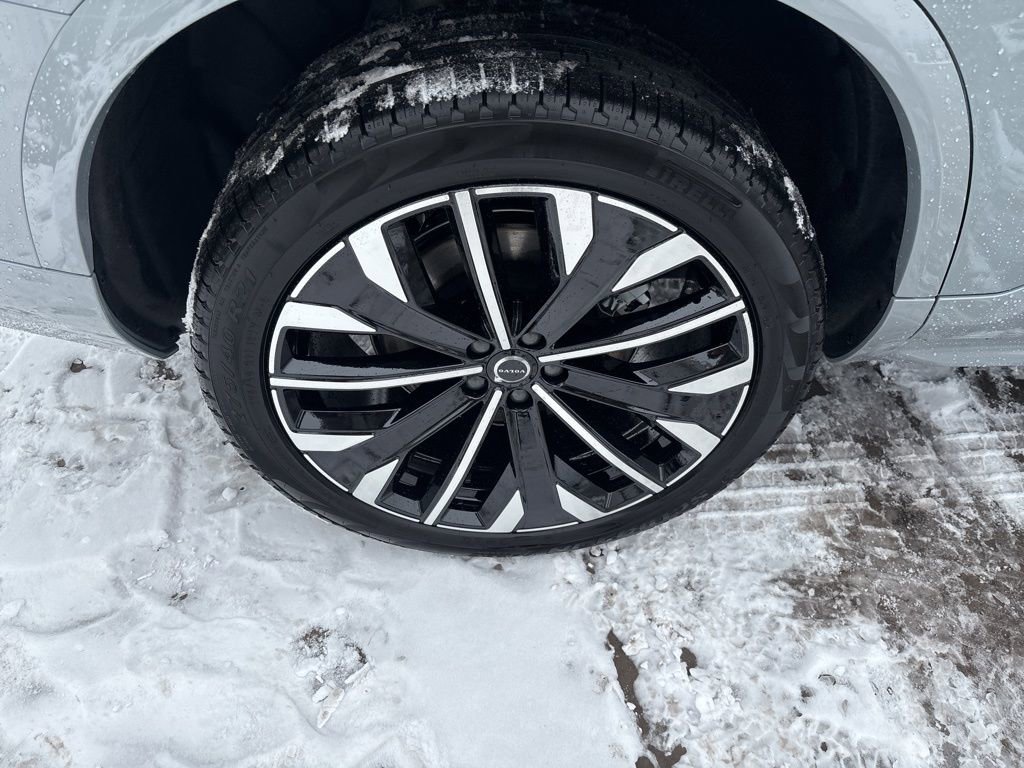 New 2026 Volvo XC90 B6 Plus w/ Protection Package Premier image 15