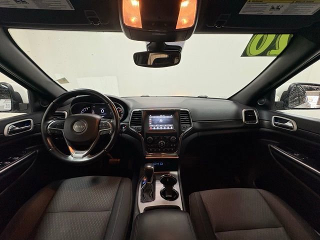Used 2020 Jeep Grand Cherokee Laredo AWD/4WD image 15