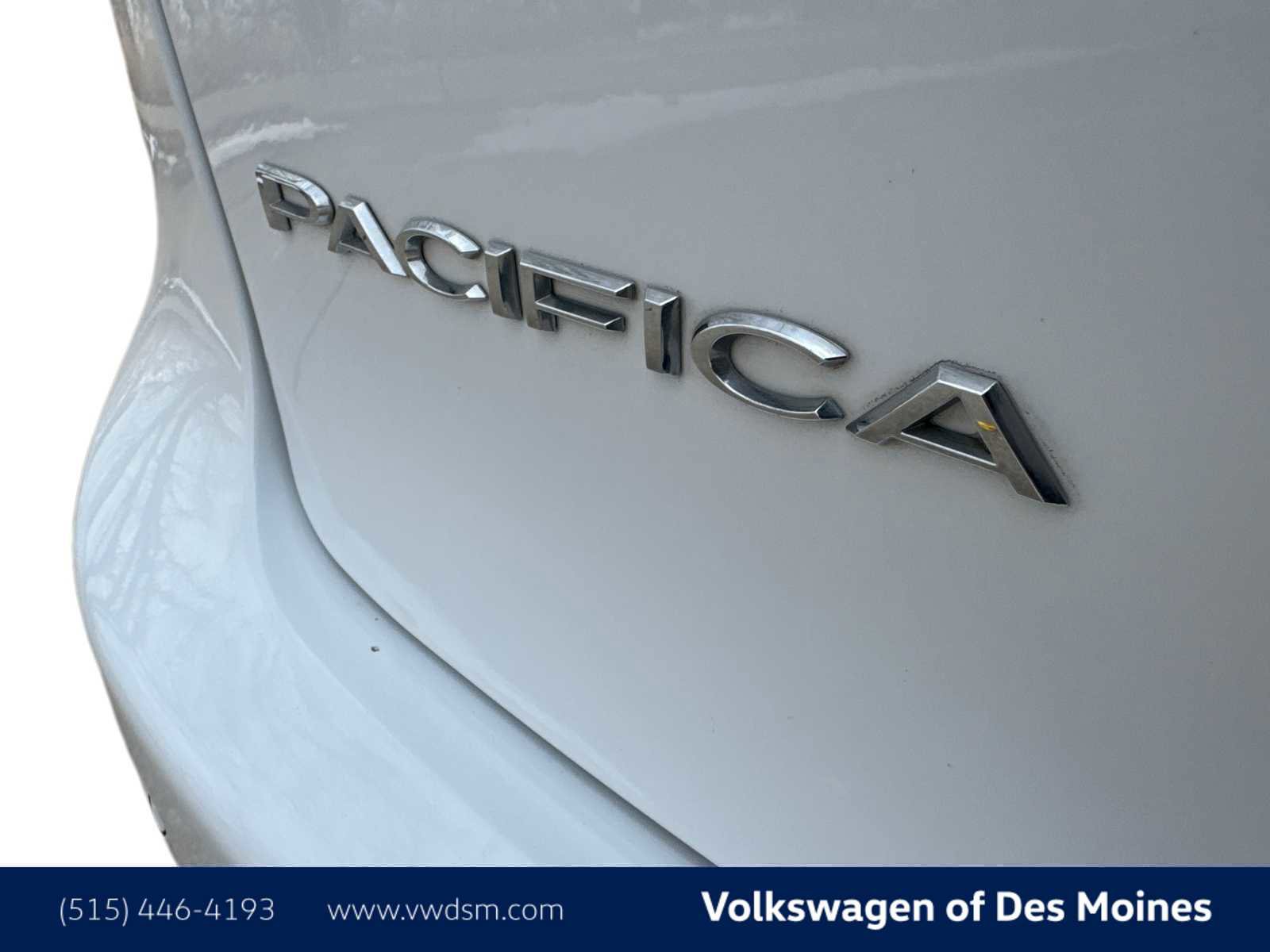 Used 2024 Chrysler Pacifica Limited image 6