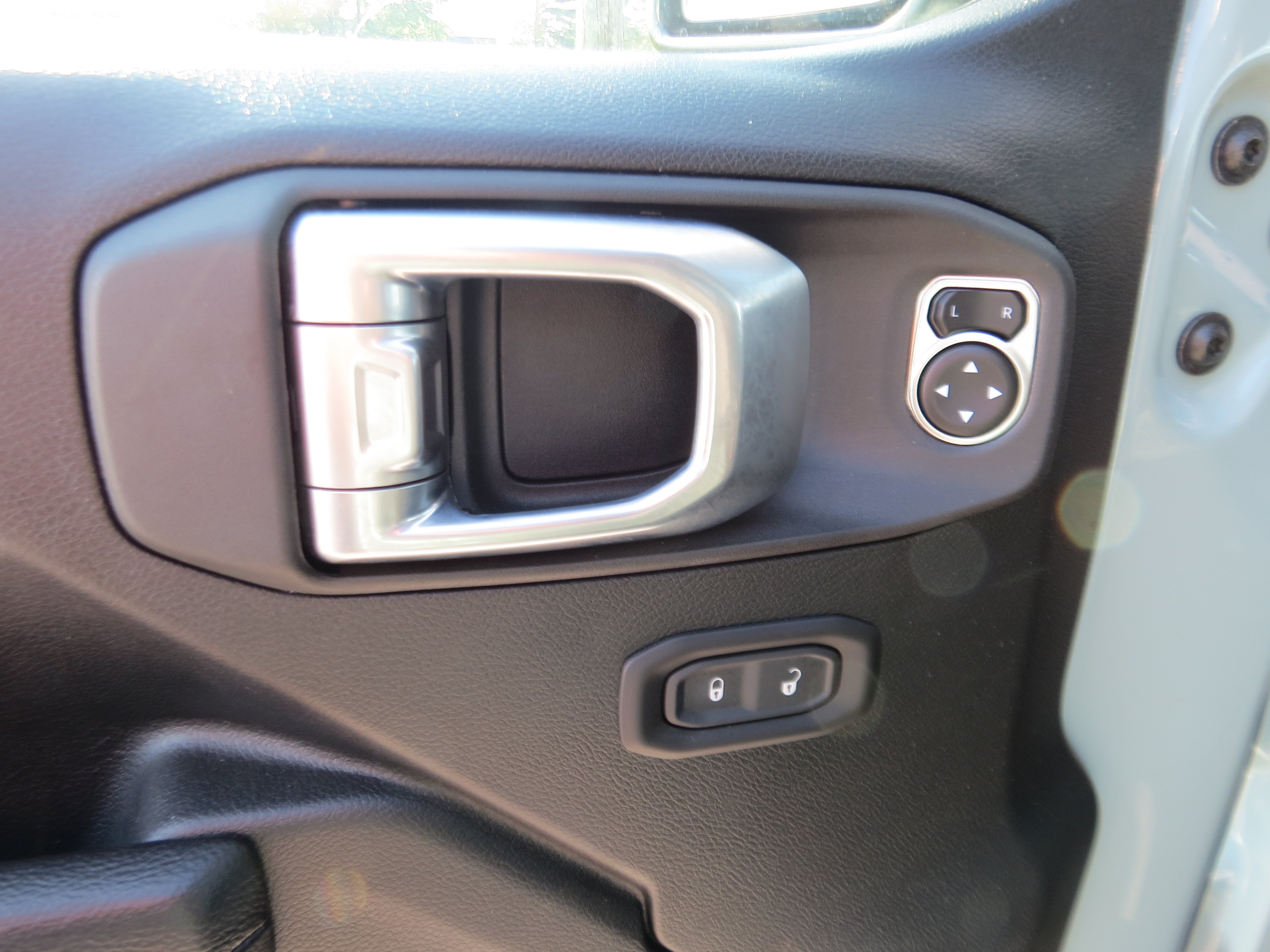 Used 2024 Jeep Wrangler Unlimited Sport AWD/4WD image 19