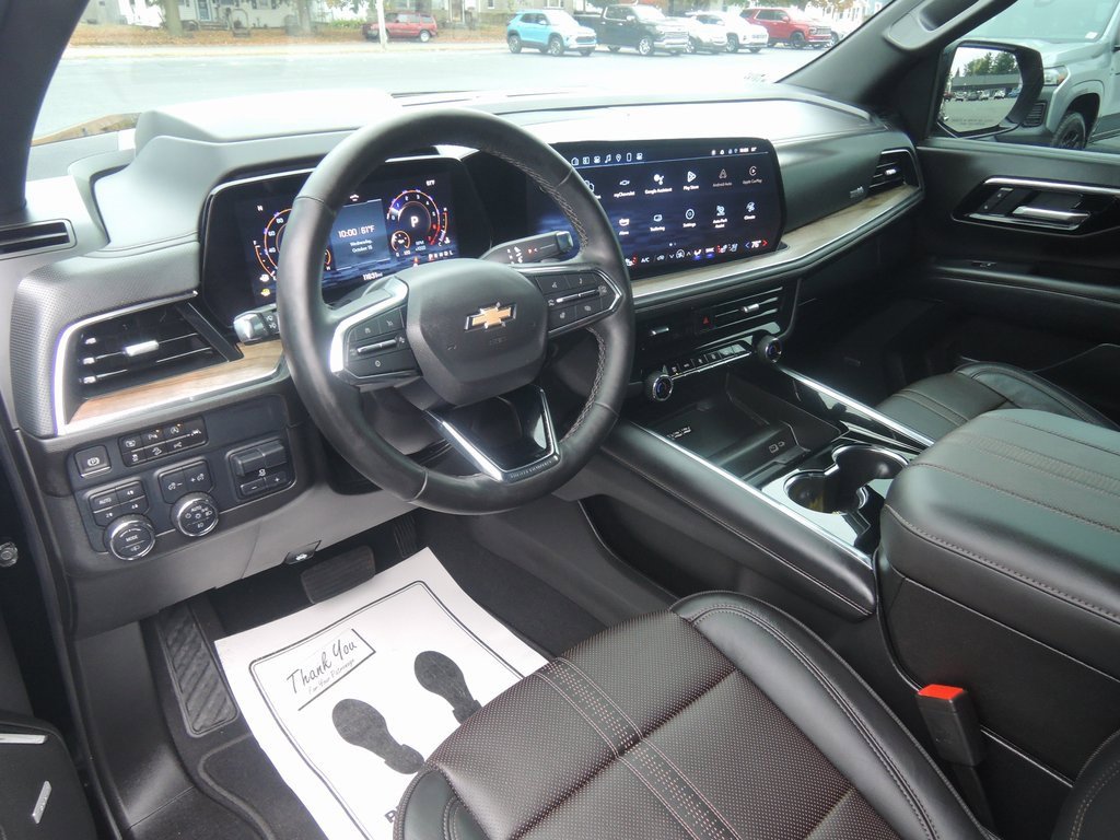 Used 2025 Chevrolet Suburban High Country image 6