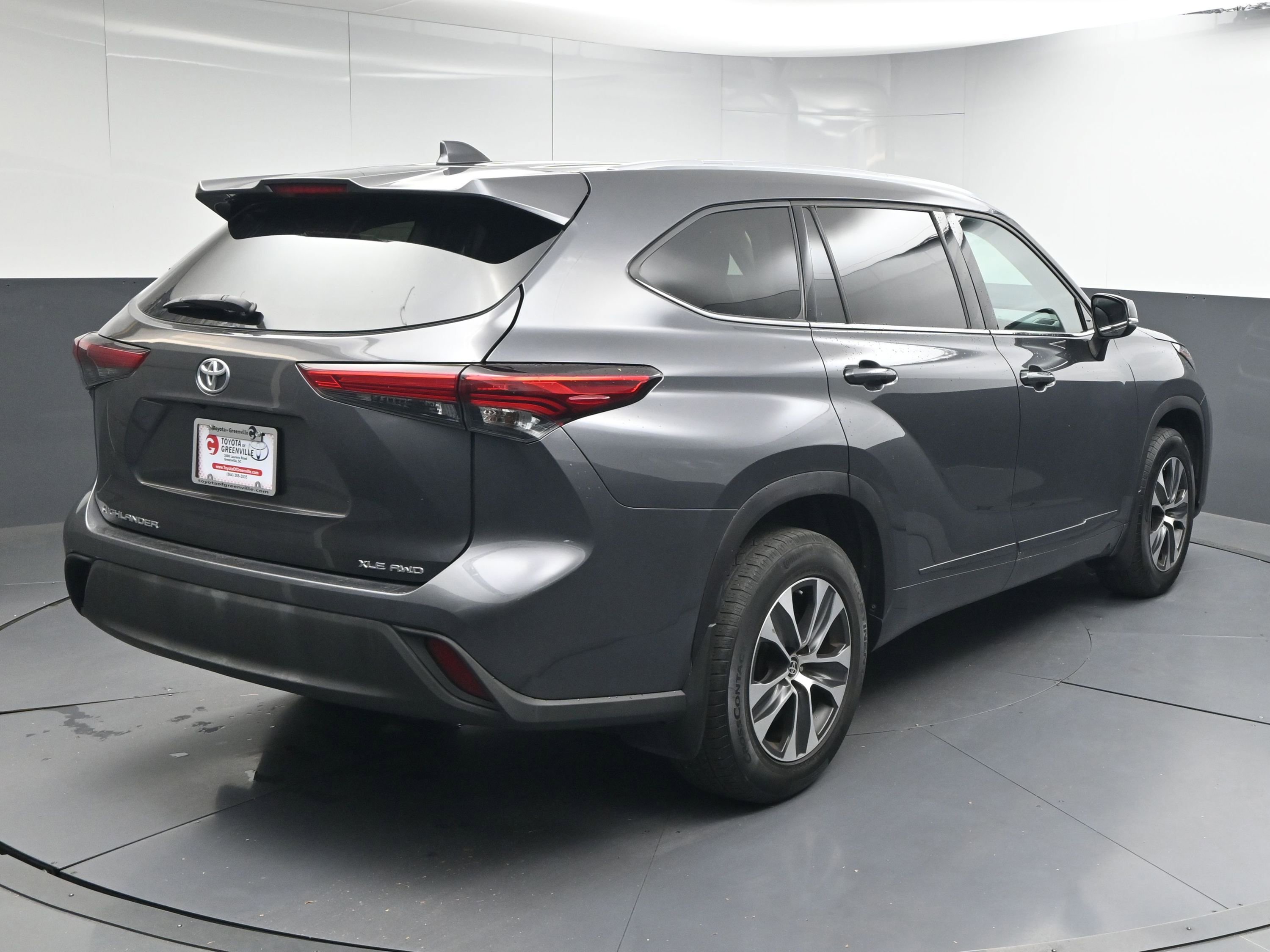 Used 2020 Toyota Highlander XLE image 8