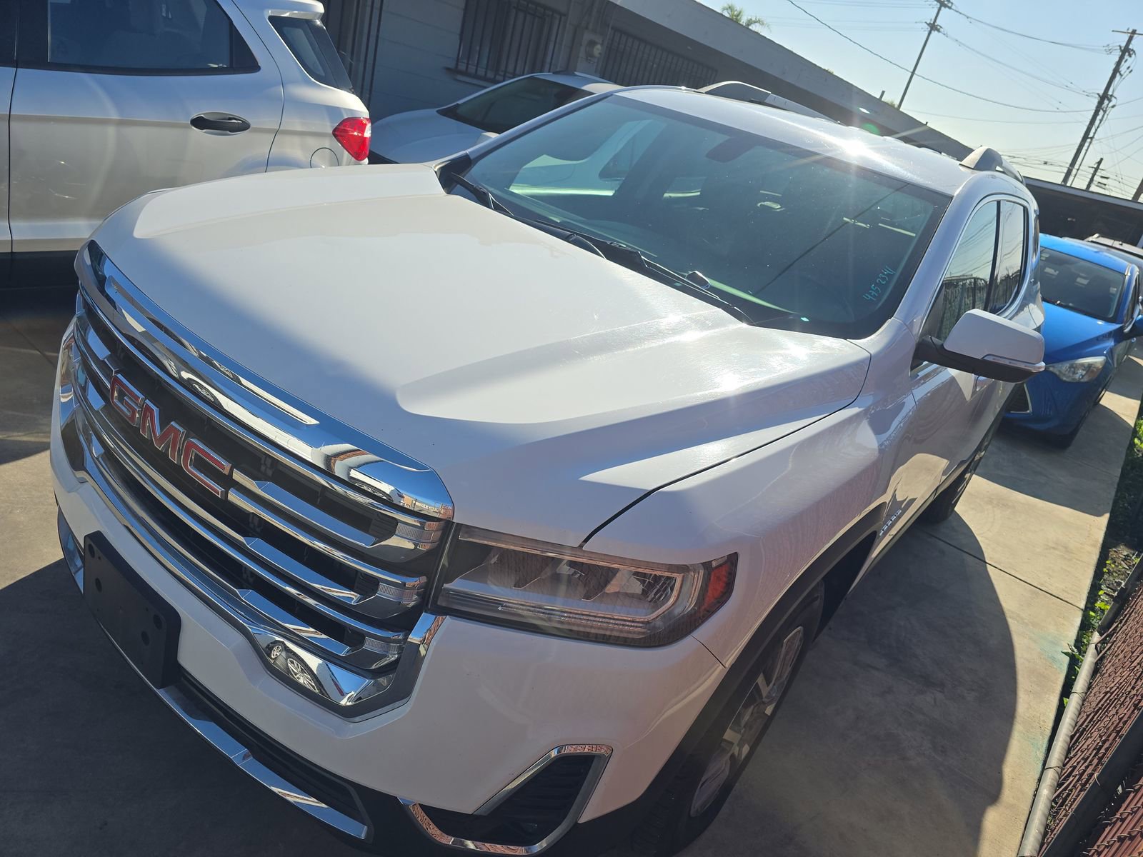 Used 2020 GMC Acadia SLT image 2