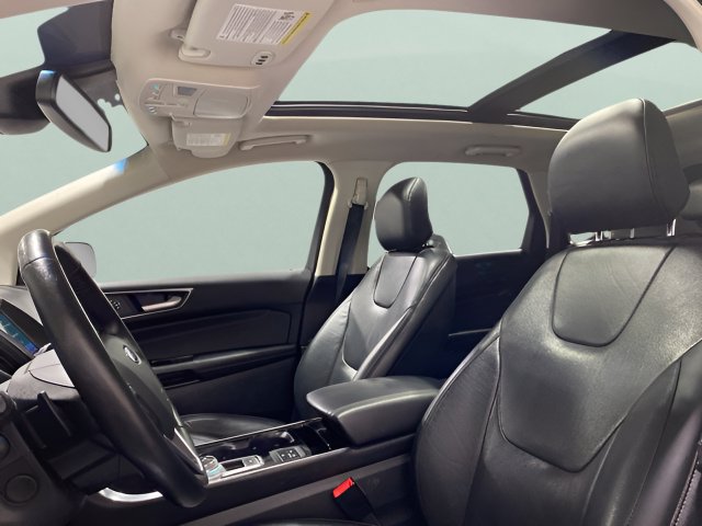 Used 2019 Ford Edge Titanium w/ Equipment Group 301A AWD/4WD image 22