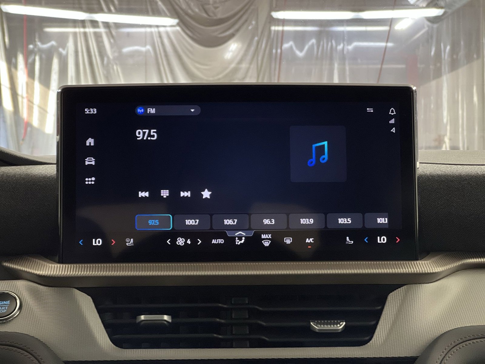 Used 2025 Ford Explorer Active w/ Active Comfort Package image 18