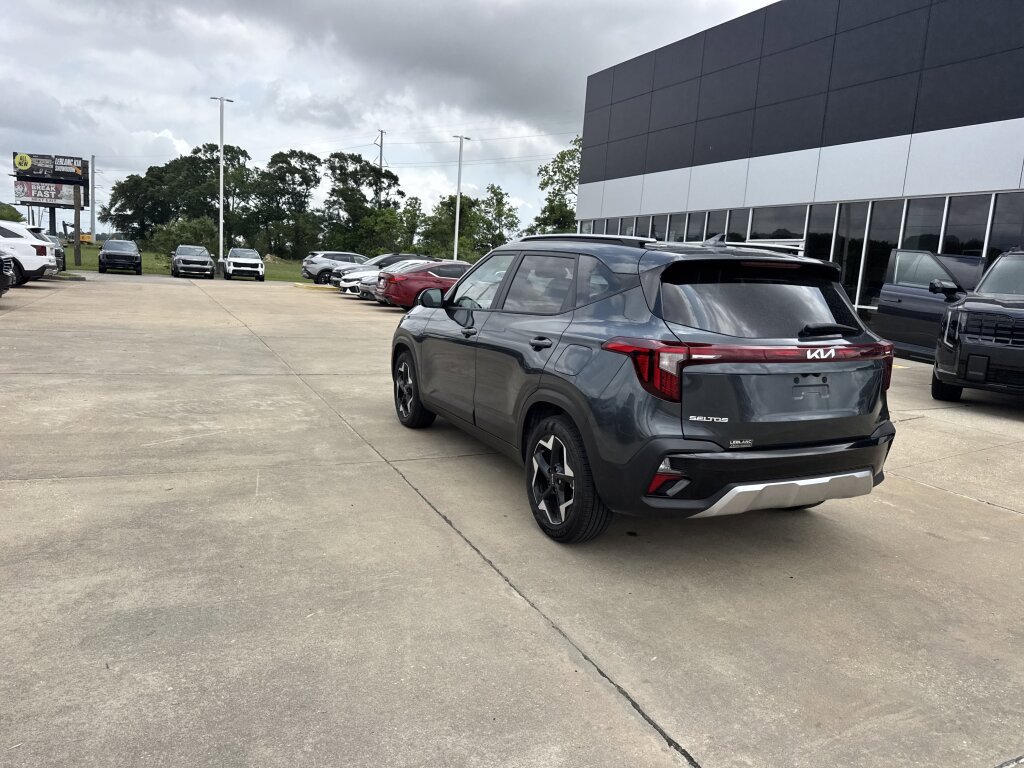 Used 2026 Kia Seltos S FWD image 12