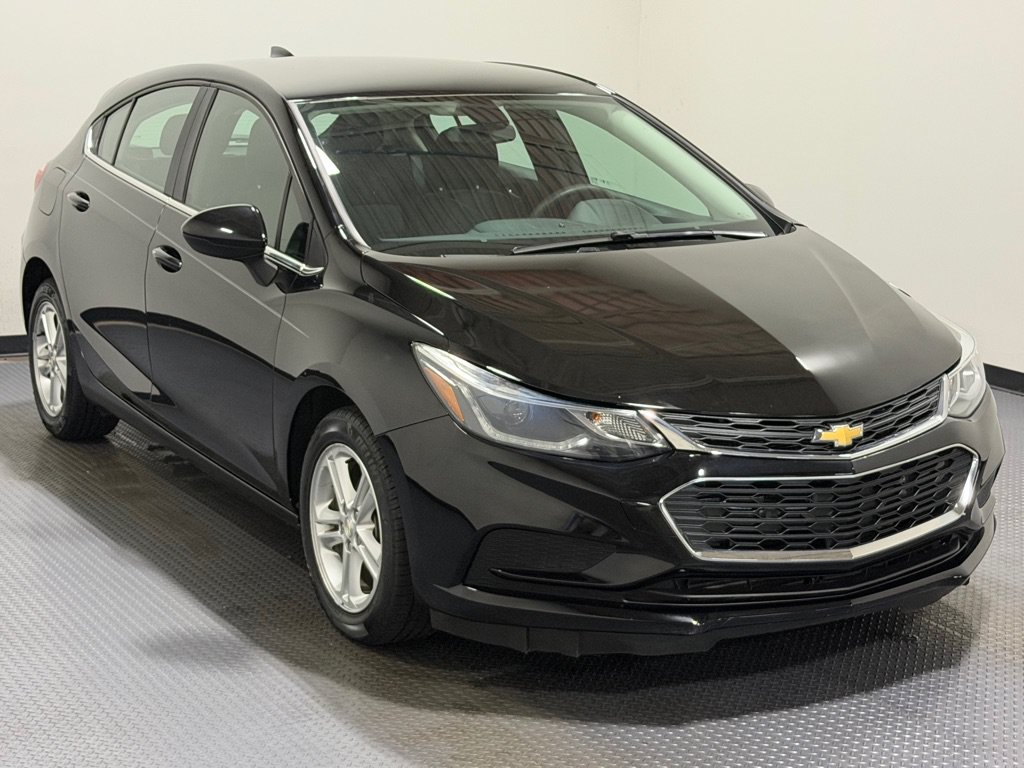 Used 2018 Chevrolet Cruze LT w/ Convenience Package FWD image 3