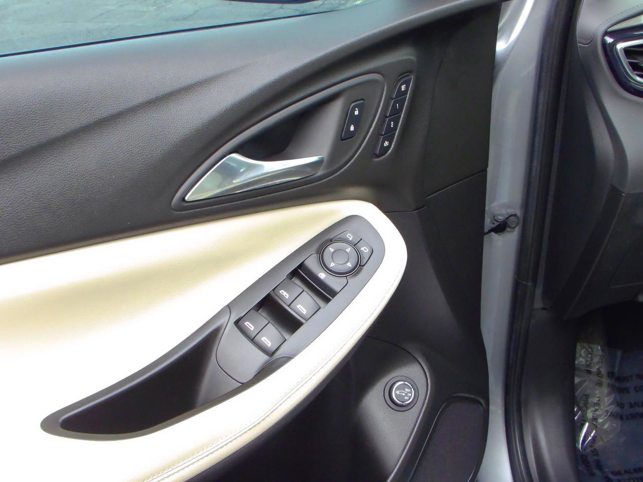 Used 2023 Buick Encore GX Essence w/ Experience Buick Package FWD image 12