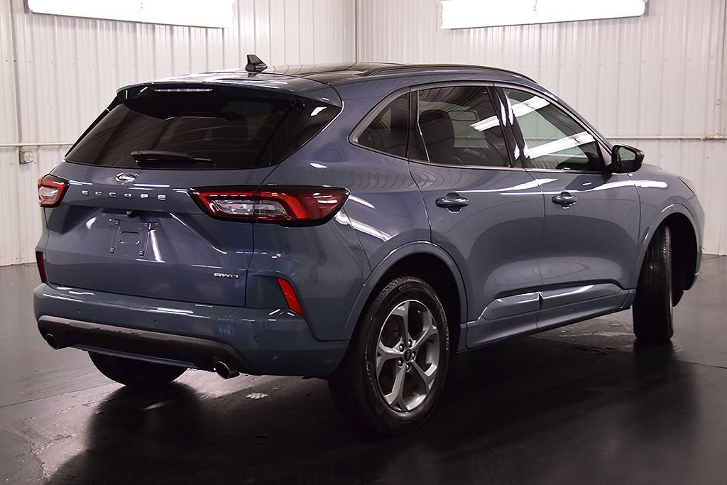 Used 2023 Ford Escape ST-Line w/ Tech Pack #1 AWD/4WD image 7