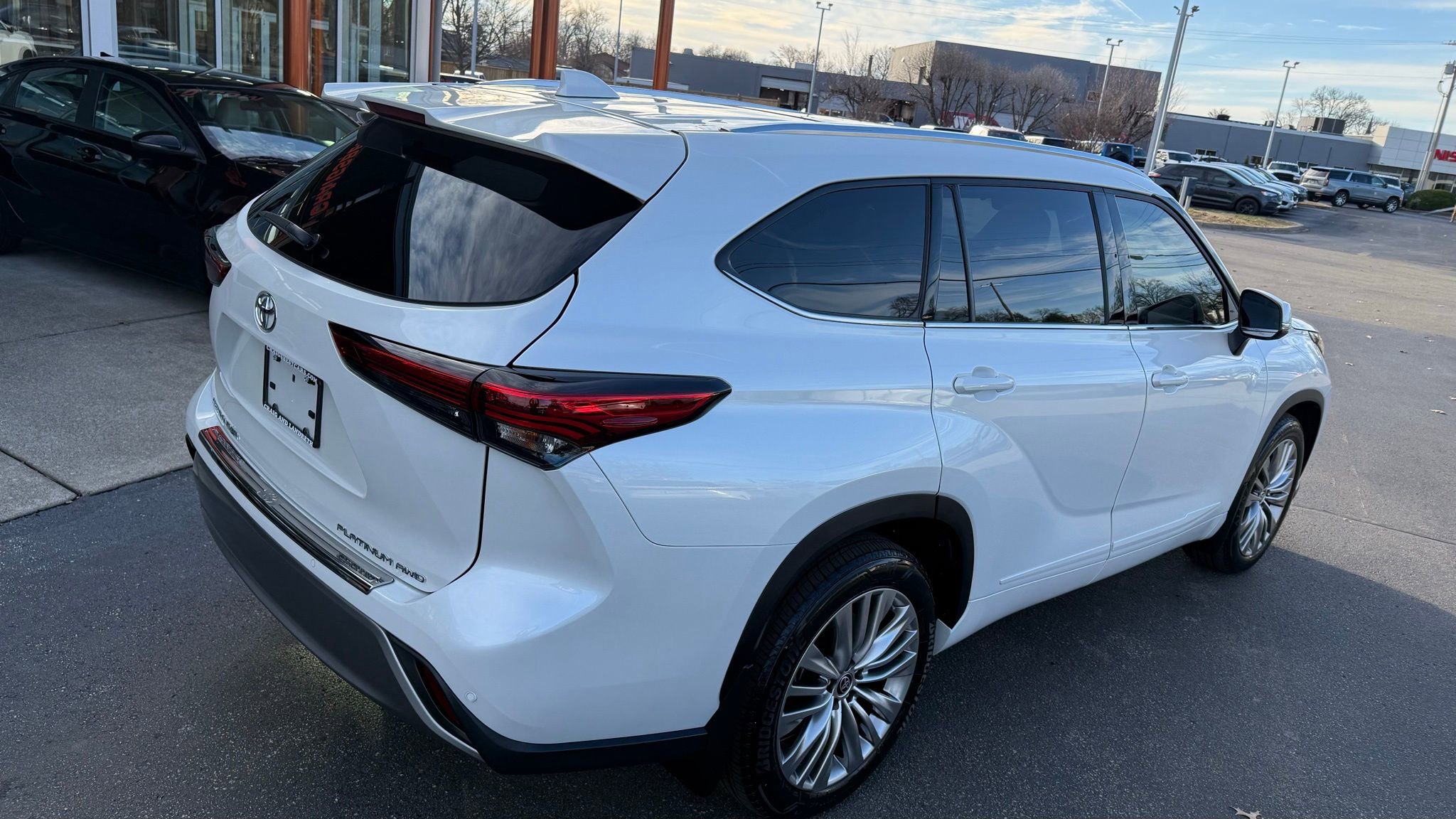 Used 2022 Toyota Highlander Platinum image 5