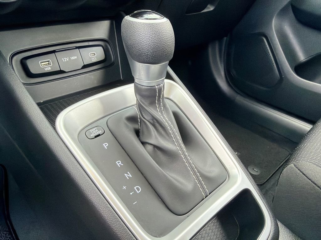 Used 2024 Hyundai Venue SE image 30