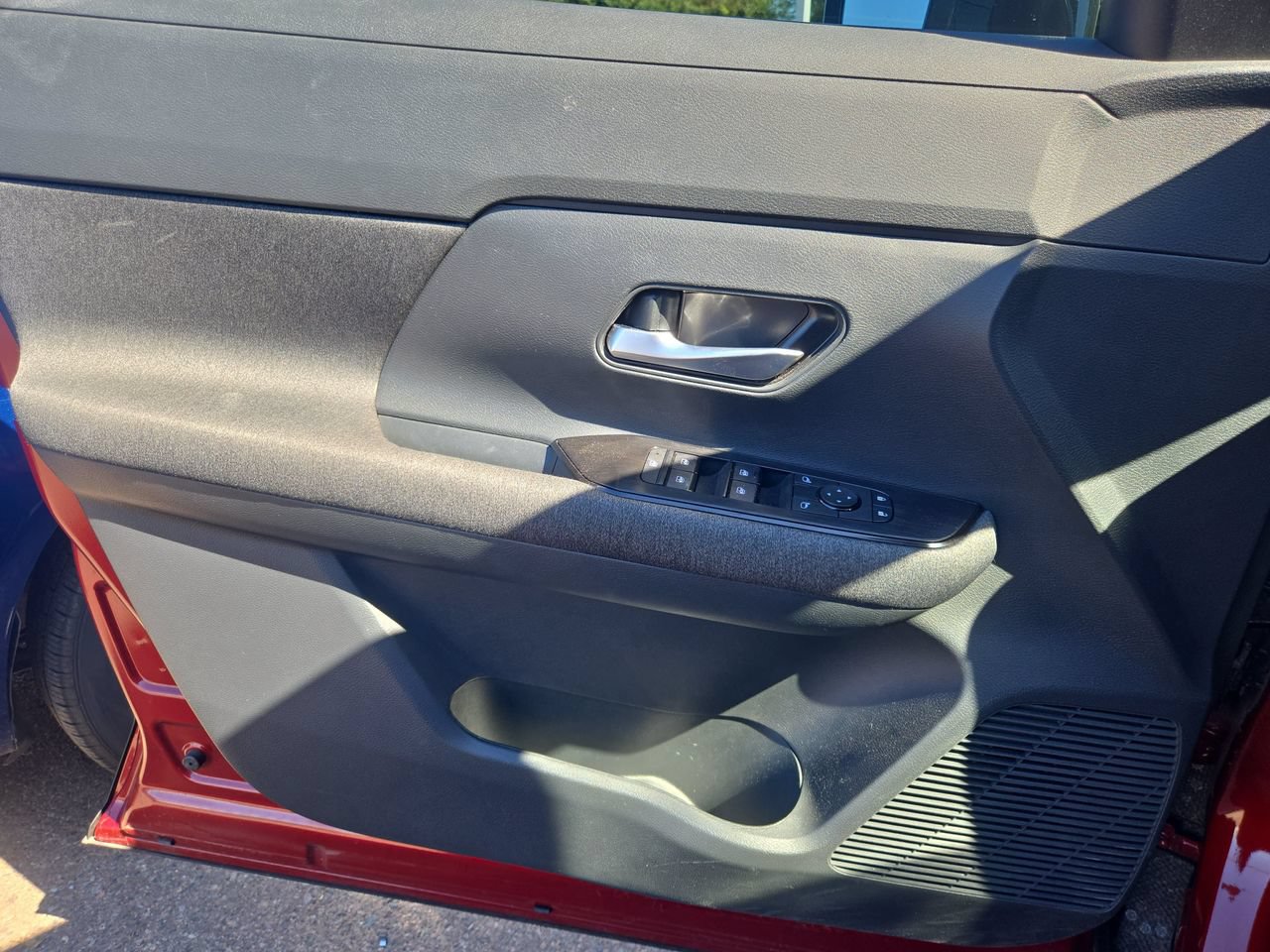 Used 2025 Nissan Kicks SV FWD image 14