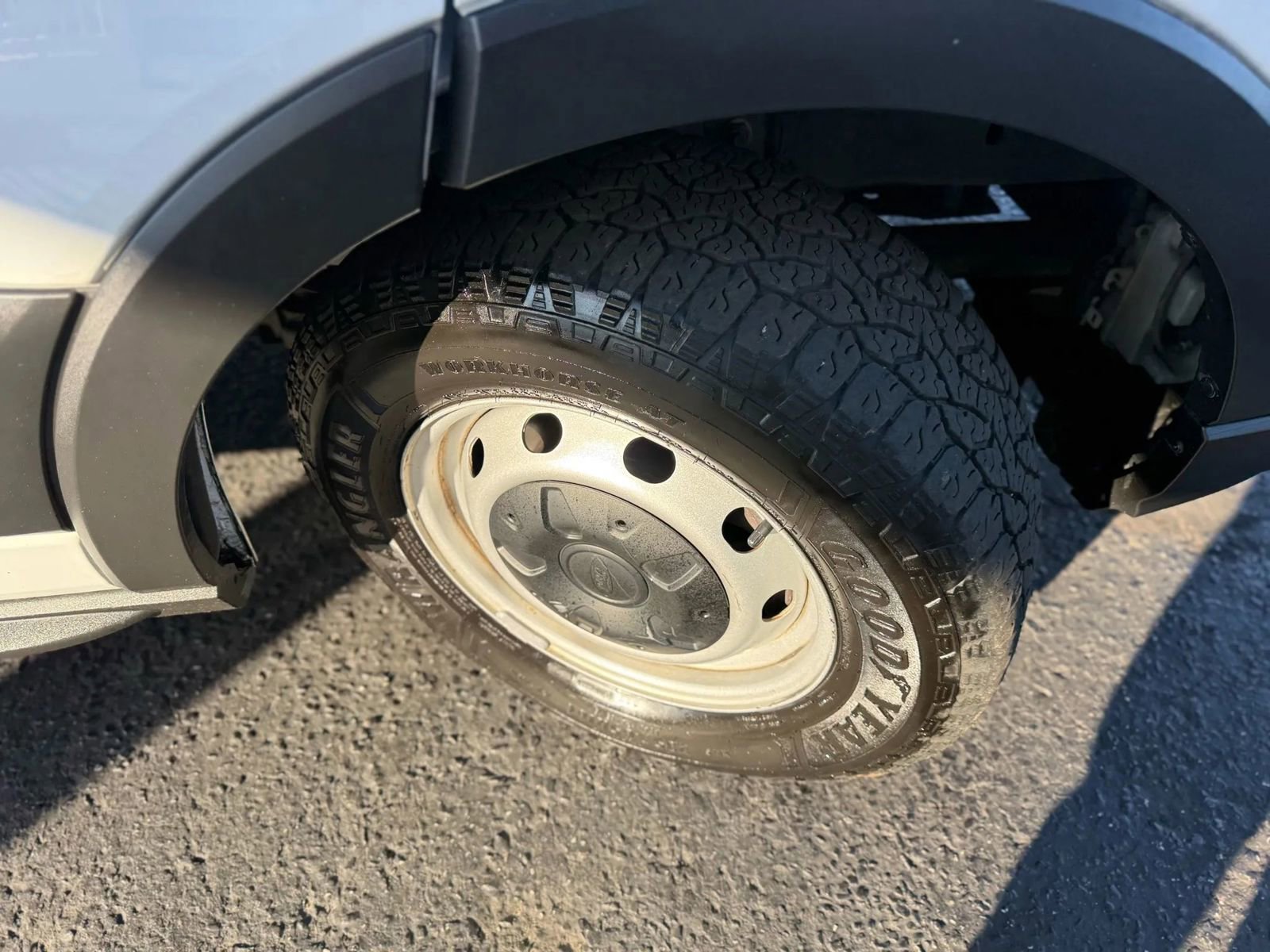 Used 2023 Ford Transit 250 Medium Roof w/ Load Area Protection Package image 43