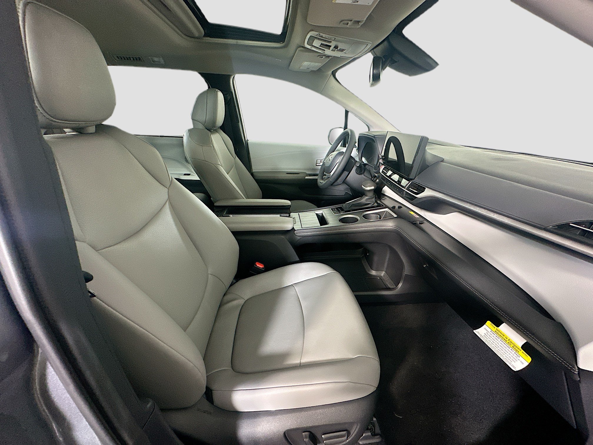 Used 2026 Toyota Sienna XLE FWD image 34