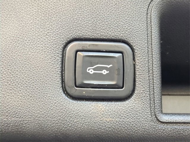 Used 2021 GMC Terrain SLT w/ Elevation Edition image 10