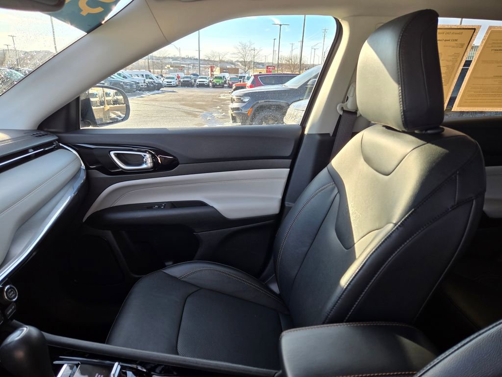 Used 2022 Jeep Compass Limited image 23