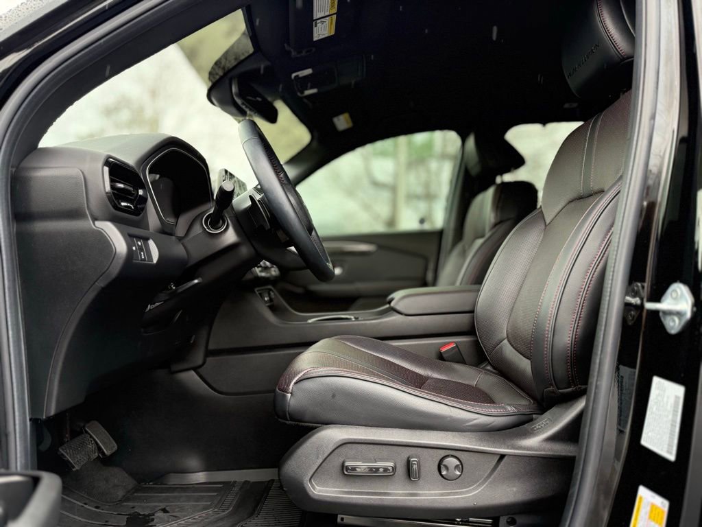 Used 2025 Honda Pilot Black Edition image 12