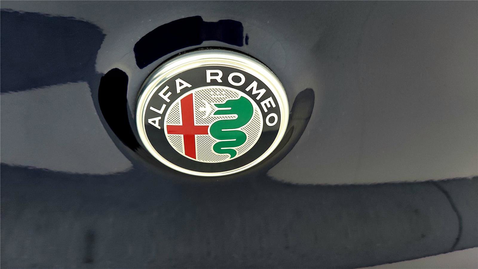 Used 2020 Alfa Romeo Stelvio Ti w/ Active Blind Spot Package AWD/4WD image 21