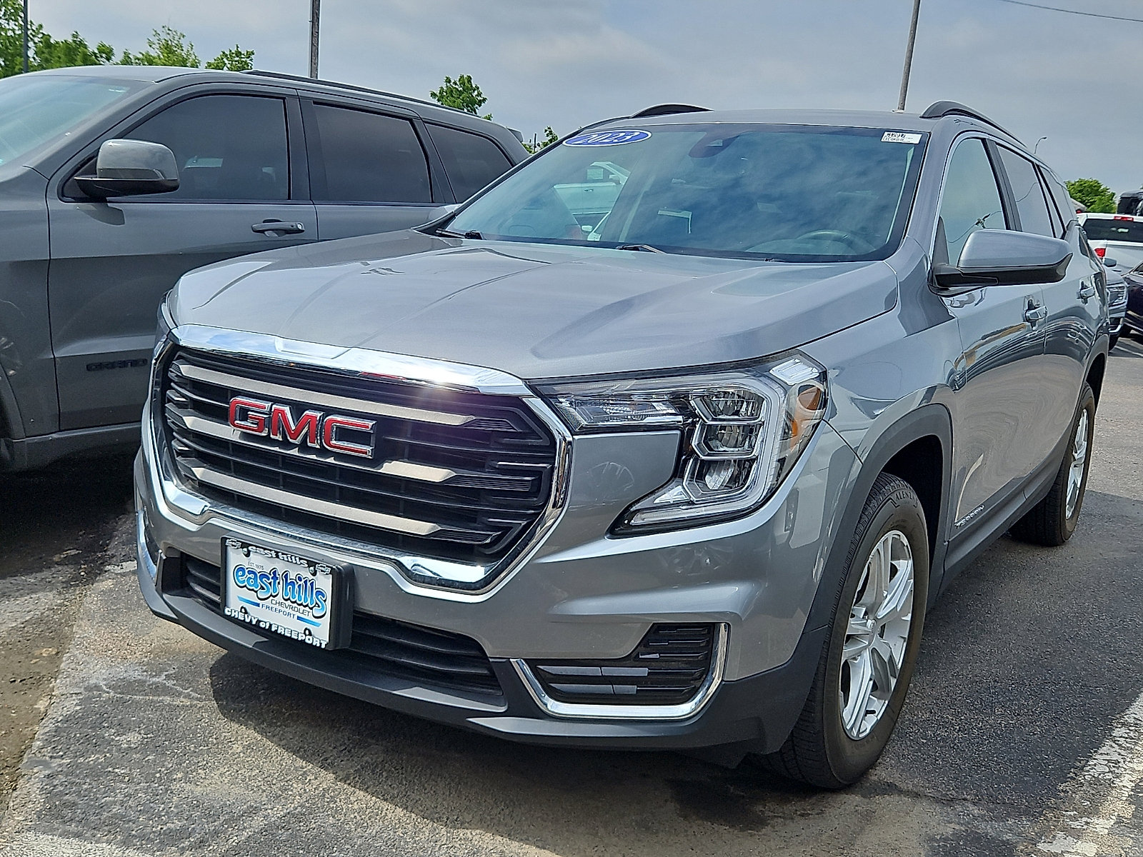 Used 2023 GMC Terrain SLE w/ Driver Convenience Package AWD/4WD image 3