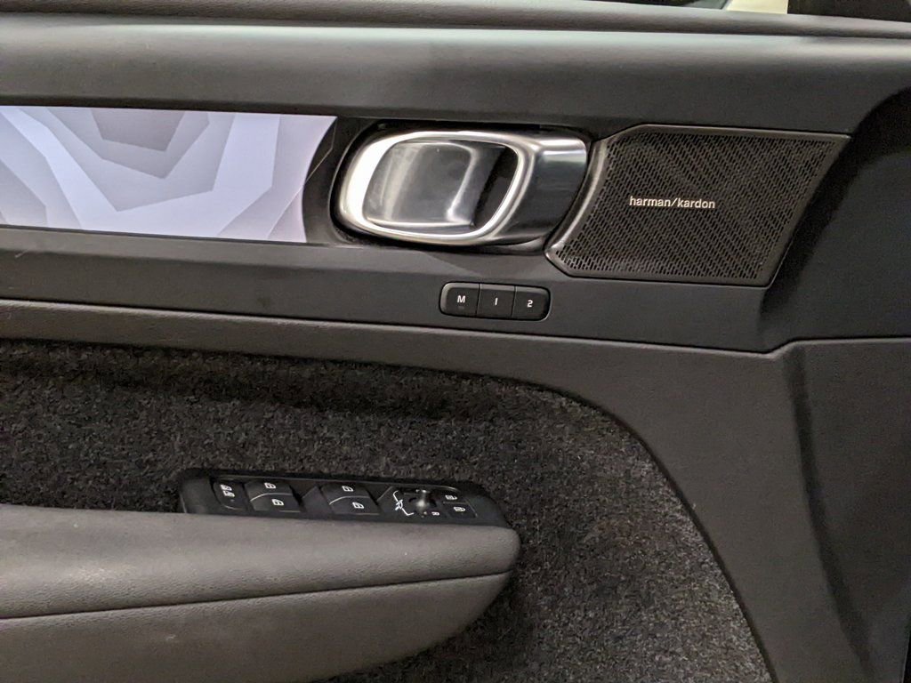Certified 2023 Volvo XC40 Recharge Ultimate image 10