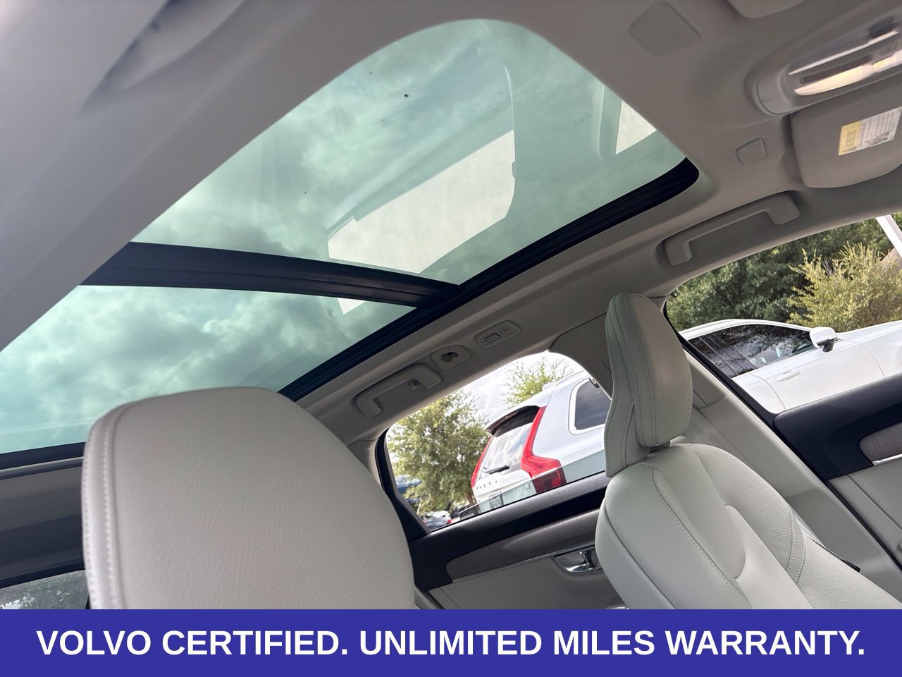 Certified 2025 Volvo V90 B6 Cross Country Plus AWD/4WD image 17