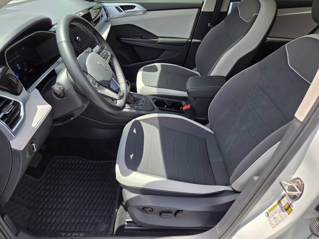 Certified 2025 Volkswagen Taos SE FWD image 11