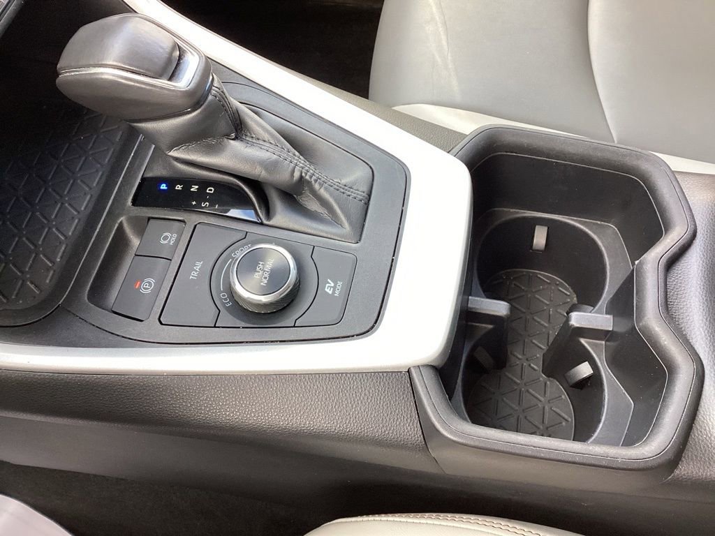 Used 2022 Toyota RAV4 XLE Premium AWD/4WD image 31