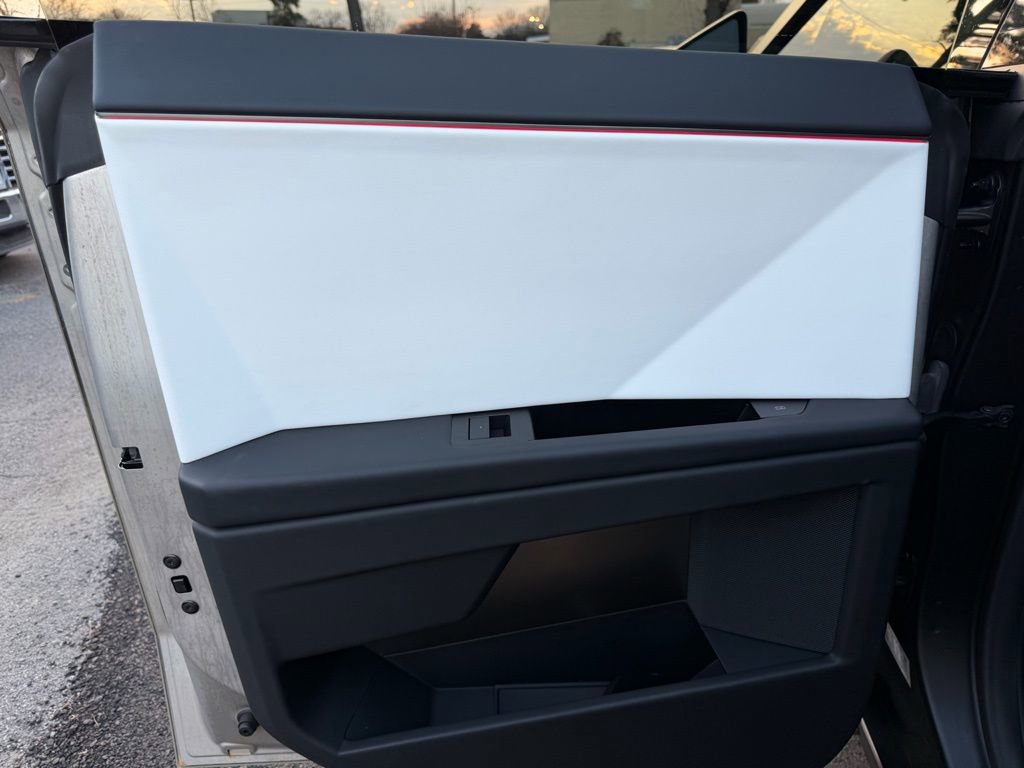 Used 2024 Tesla Cybertruck AWD Crew Cab image 27