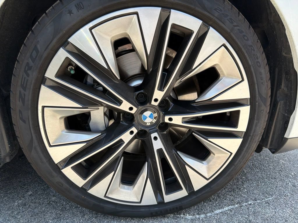 Certified 2025 BMW 530i w/ Premium Package RWD image 5
