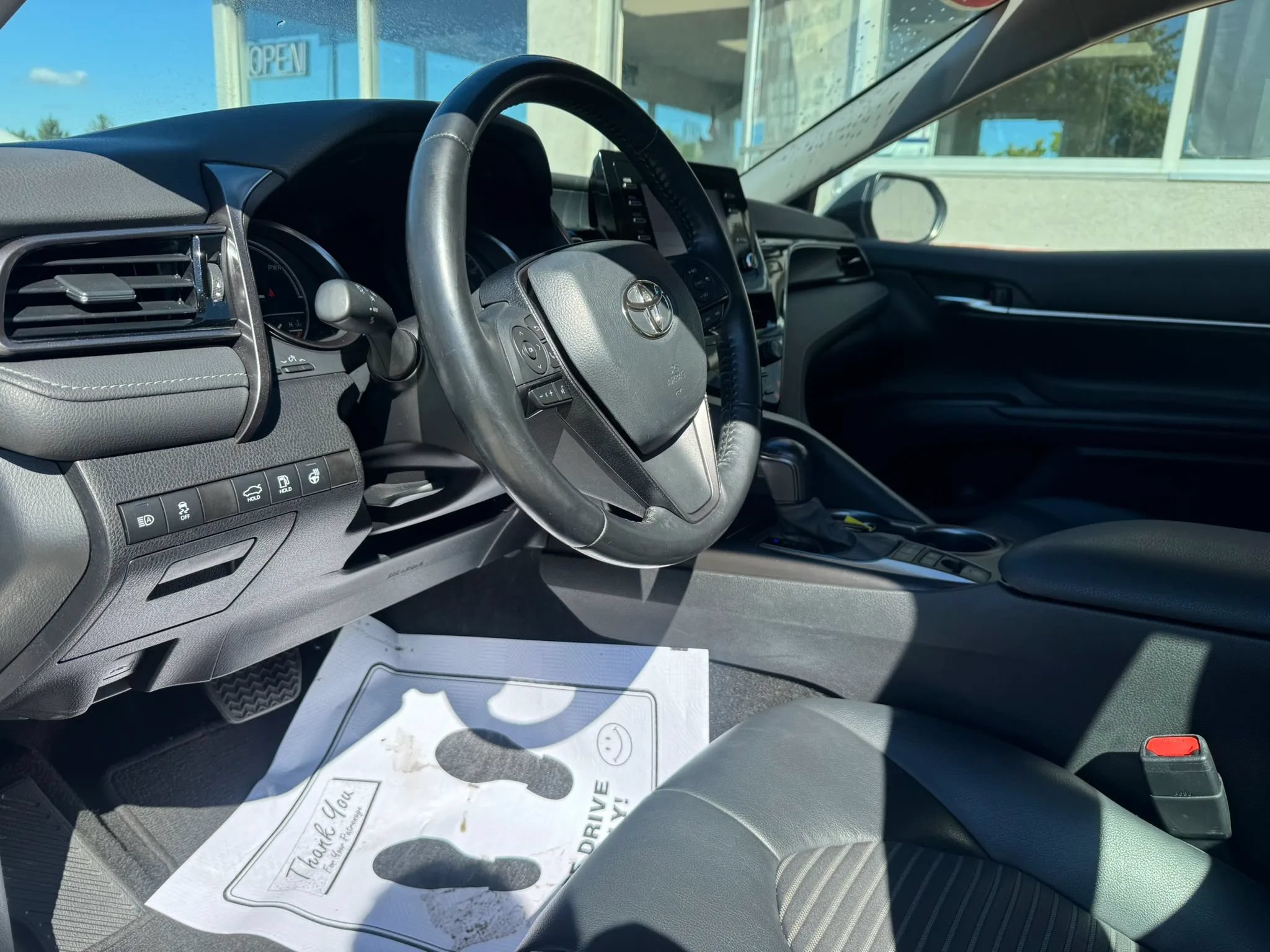 Used 2022 Toyota Camry SE w/ Cold Weather Package FWD image 8