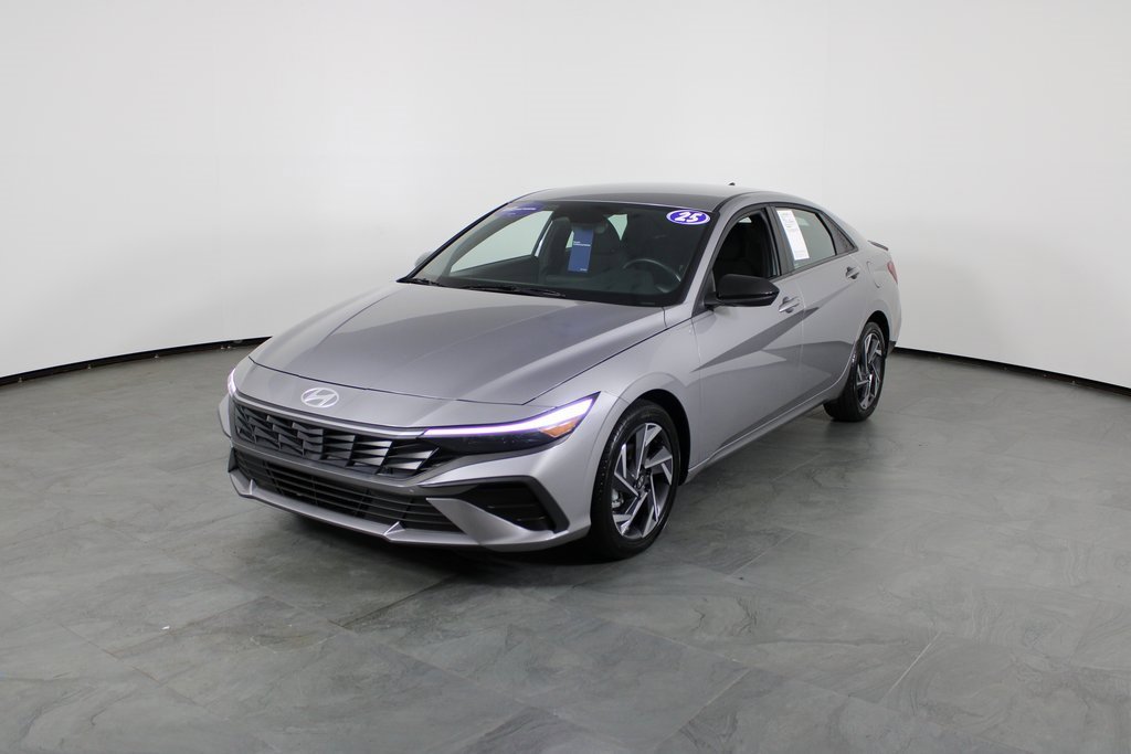 Certified 2025 Hyundai Elantra Sport image 2