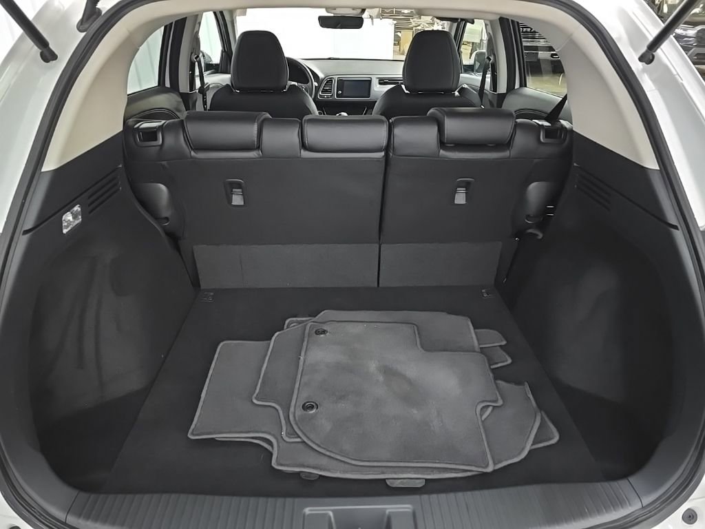 Used 2019 Honda HR-V Touring image 12