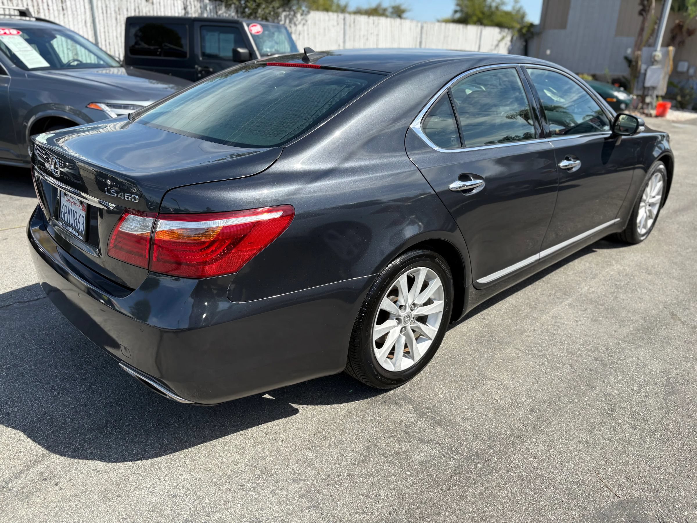 Used 2010 Lexus LS 460 w/ Comfort Pkg RWD image 3