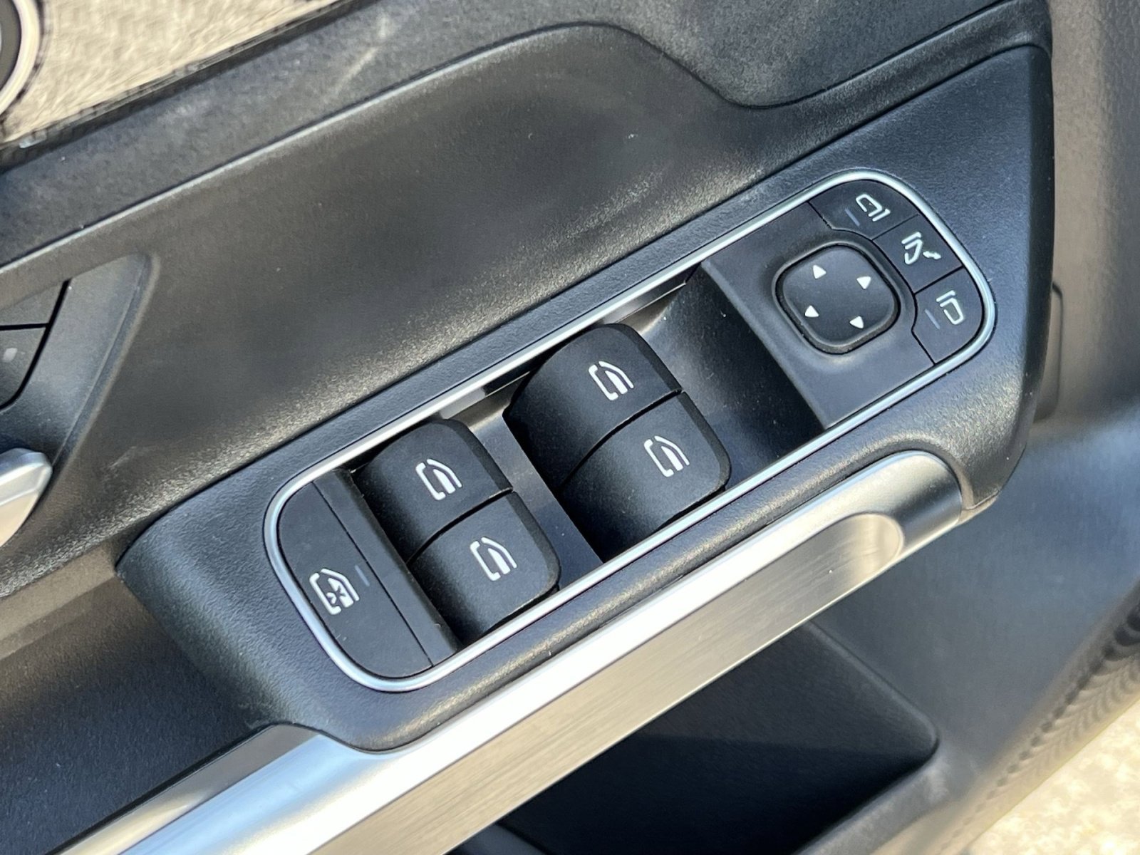 New 2025 Mercedes-Benz GLB 35 AMG 4MATIC image 13