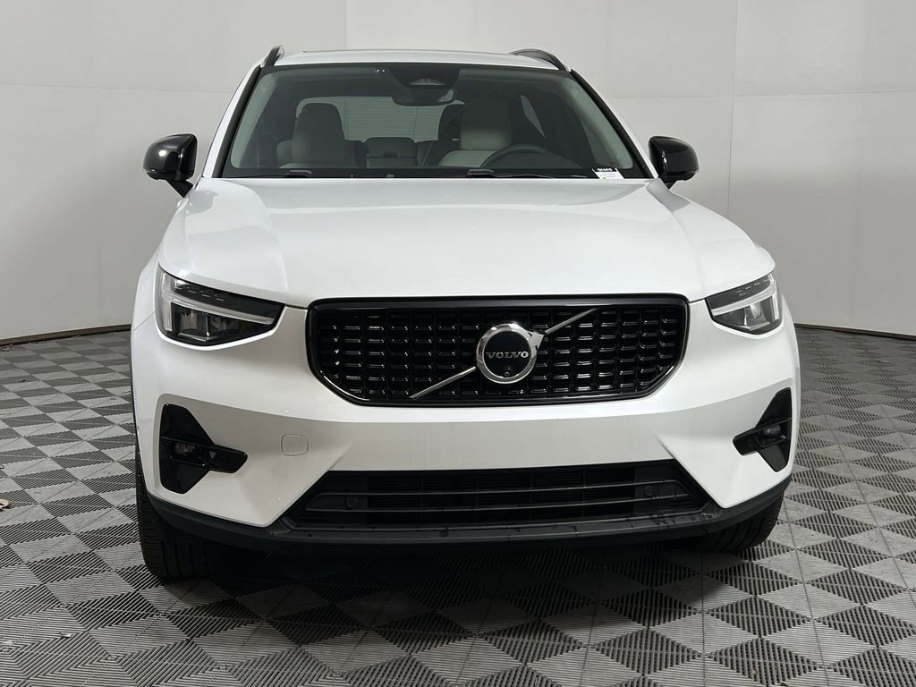 Certified 2024 Volvo XC40 B5 Plus image 6