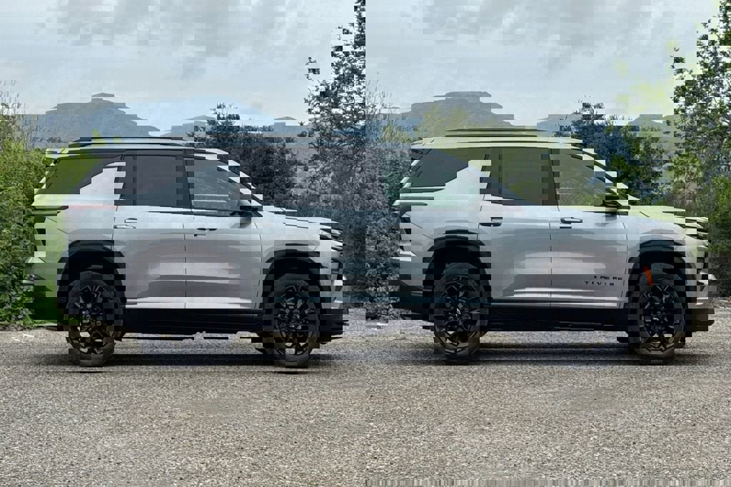 New 2026 Chevrolet Traverse LT w/ Midnight/Sport Edition image 3