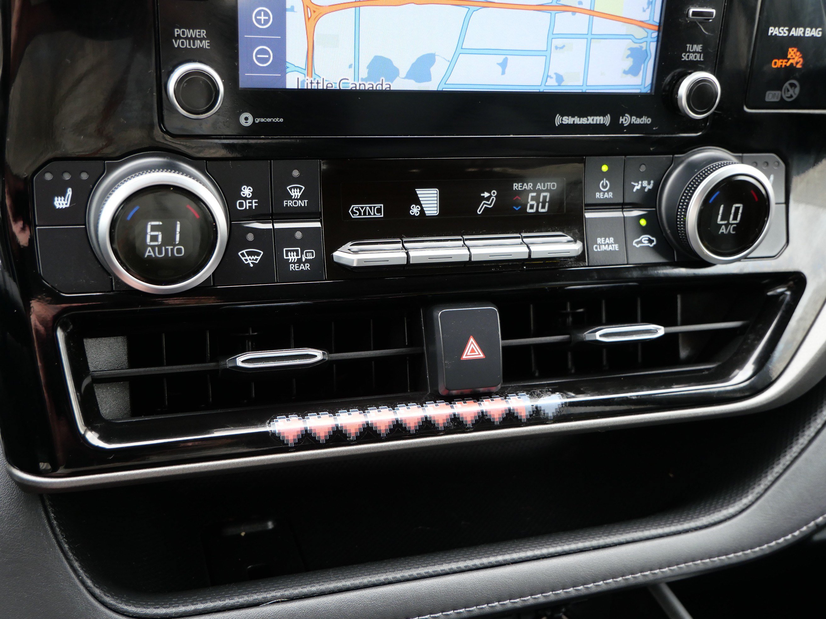 Used 2021 Toyota Highlander XLE AWD/4WD image 23