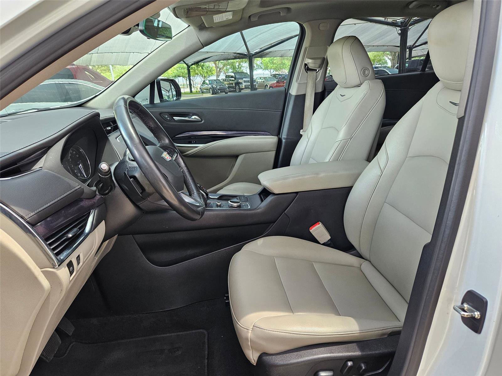 Used 2023 Cadillac XT4 Luxury w/ Cold Weather Package FWD image 25