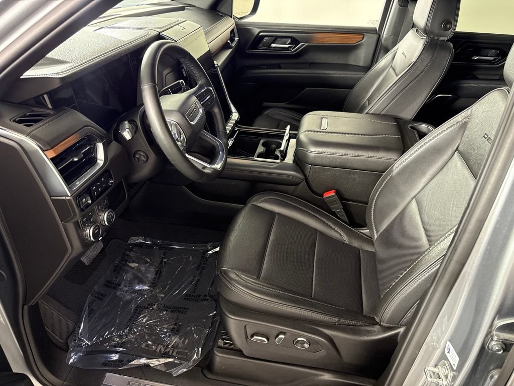 Used 2025 GMC Yukon XL Denali AWD/4WD image 36