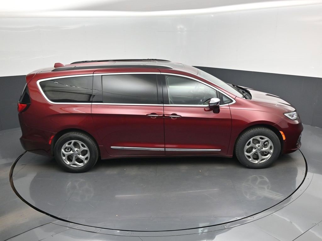 Used 2022 Chrysler Pacifica Limited image 50