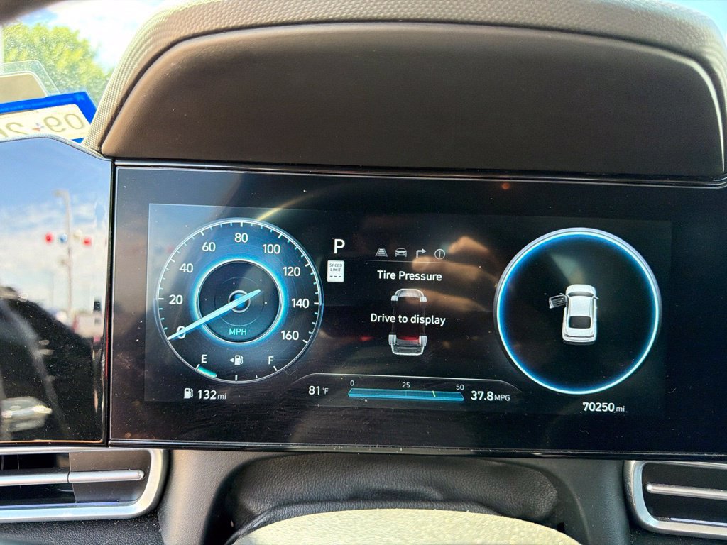 Used 2025 Hyundai Elantra SEL FWD image 3