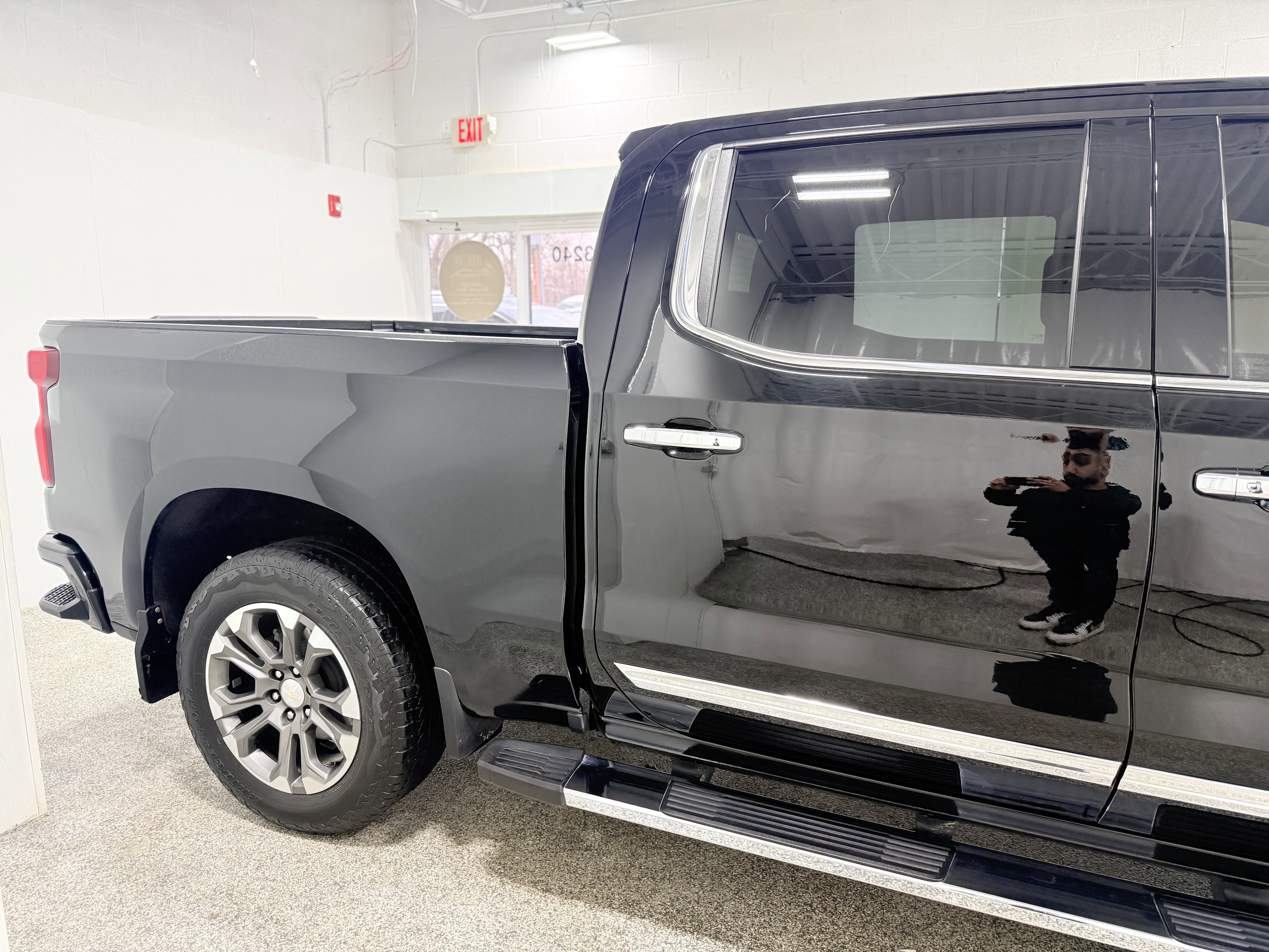 Certified 2024 Chevrolet Silverado 1500 High Country w/ Technology Package image 8