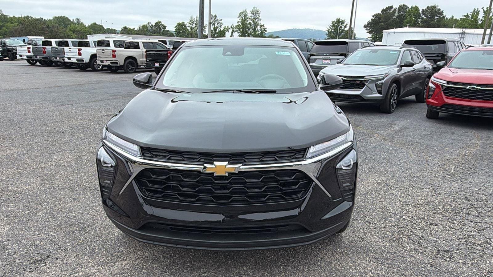 New 2026 Chevrolet Trax LS w/ LS Convenience Package FWD image 2