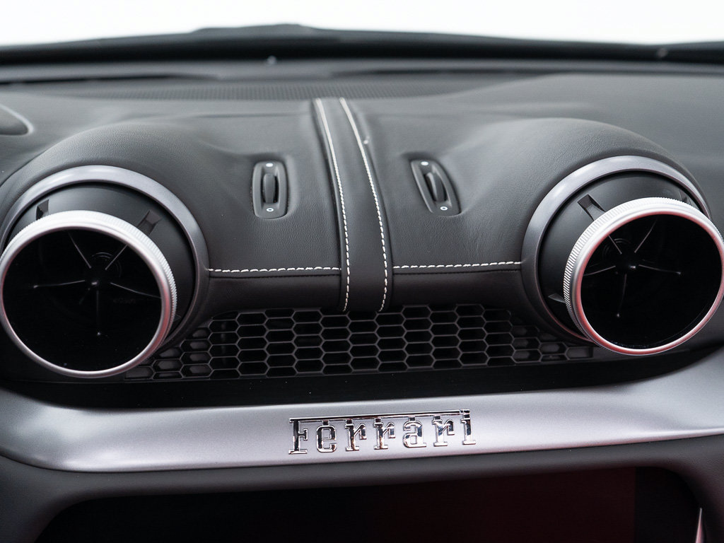 Used 2020 Ferrari Portofino RWD image 43